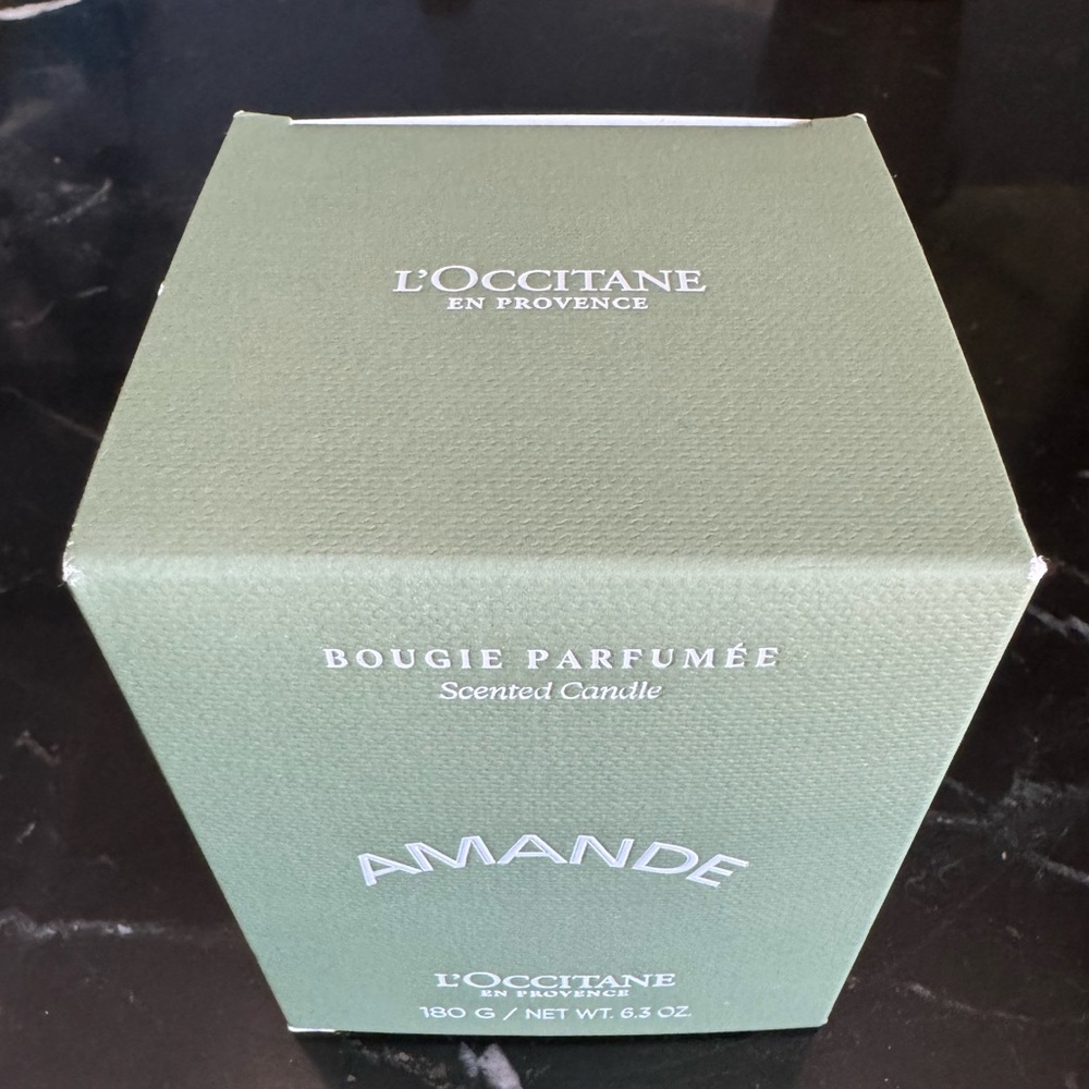 L’Occitane Almond Candle - Picture 2 of 2